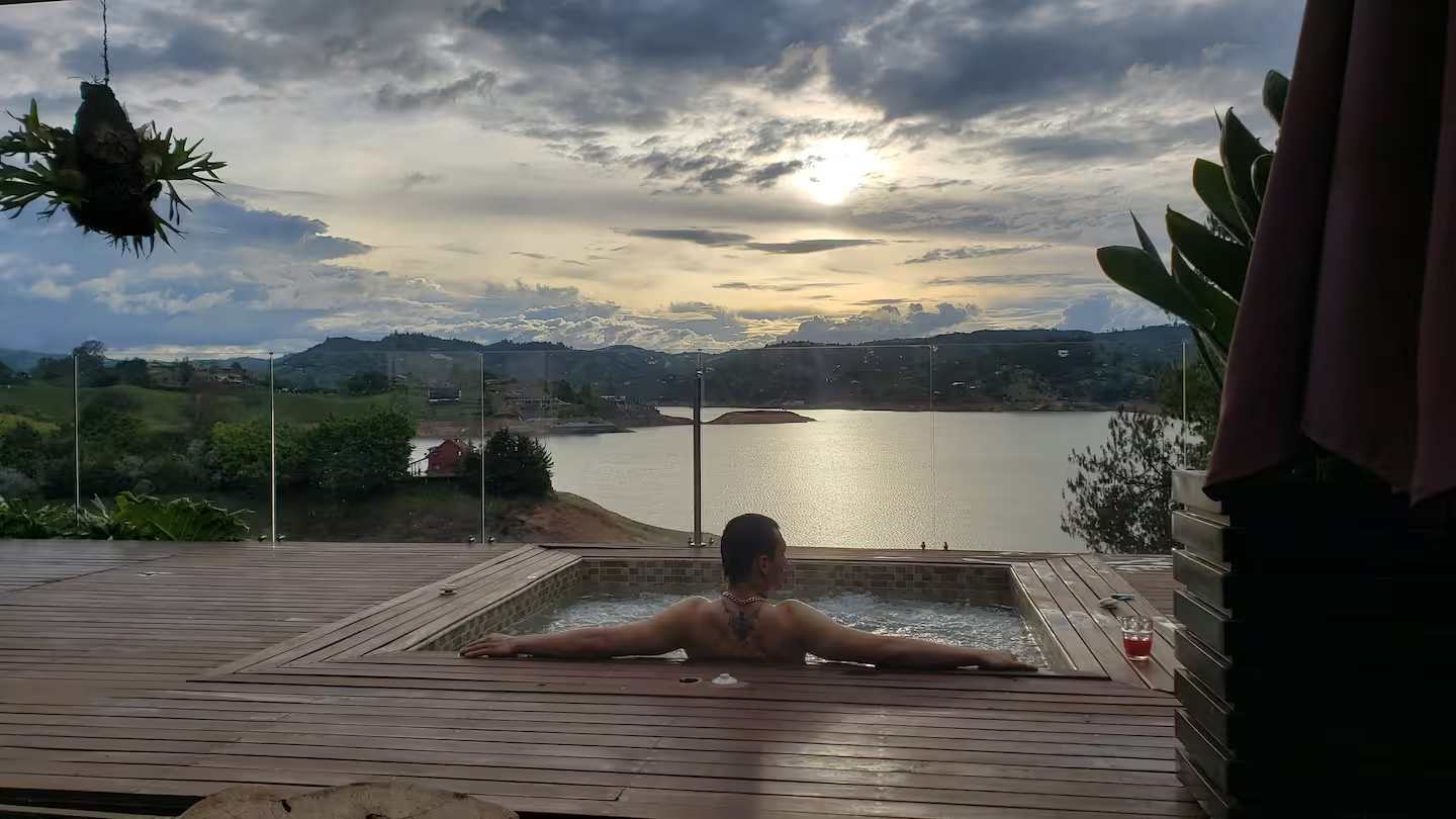 Private luxury Retreat Guatape, lake access